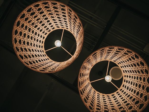 Designerskie lampy z drewna – najgorętsze trendy na 2026 rok