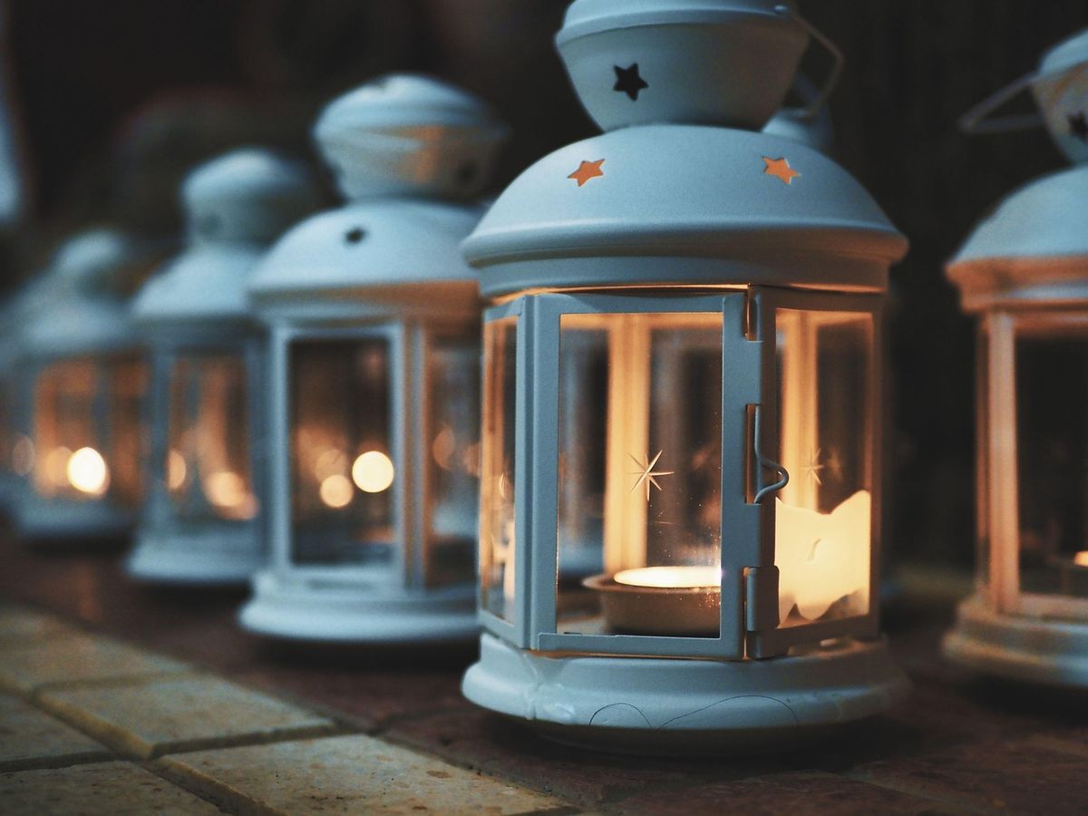 Jak wybrać wyjątkowe lampy drewniane do domu w stylu skandynawskim i rustykalnym